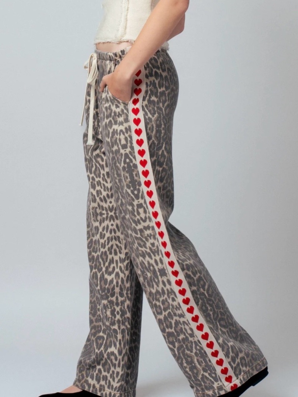 NWT Urban Daizy Leopard Print Heart Side Stripe Pants Sz Small